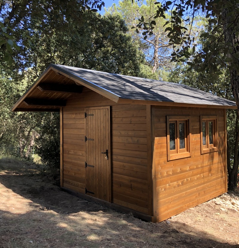 Caseta de fusta a mida per jardí, amb avanser de 120 cm