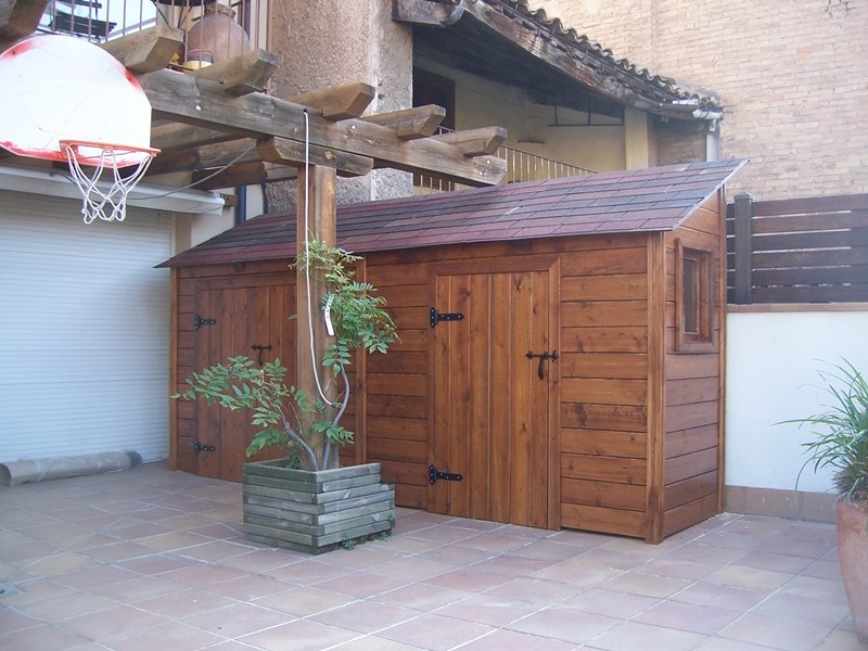 Armari de fusta per terrassa