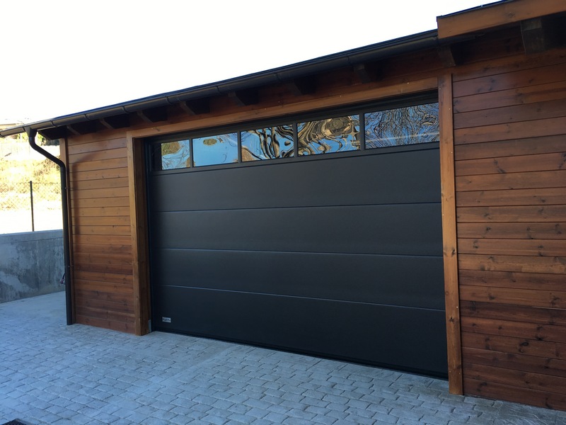 Construcció garatge de fusta per a cotxes
